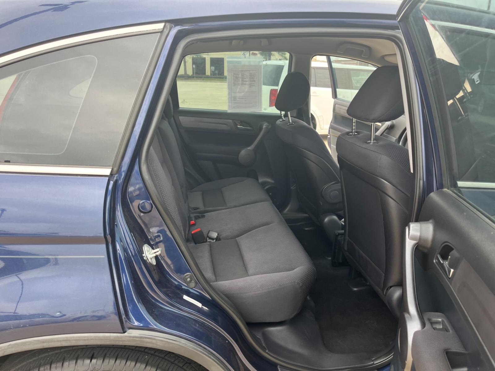2008 blue /black Honda CR-V LX 2WD AT (3CZRE38348G) with an 2.4L L4 DOHC 16V engine, 5-Speed Automatic Overdrive transmission, located at 14700 Tomball Parkway 249, Houston, TX, 77086, (281) 444-2200, 29.928619, -95.504074 - Photo #12